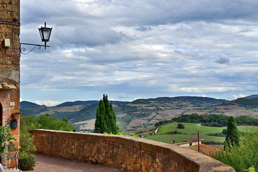 Naklejka premium Pienza, le colline della Val d'Orcia dalla loggia di Palazzo Piccolomini, Val d'Orcia, Toscana