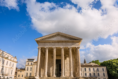 La Maison Carrée Temple Antique de Nîmes dans le Gard en France