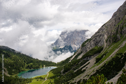 Bergpanorama auf den Seebensee und Zugspitze