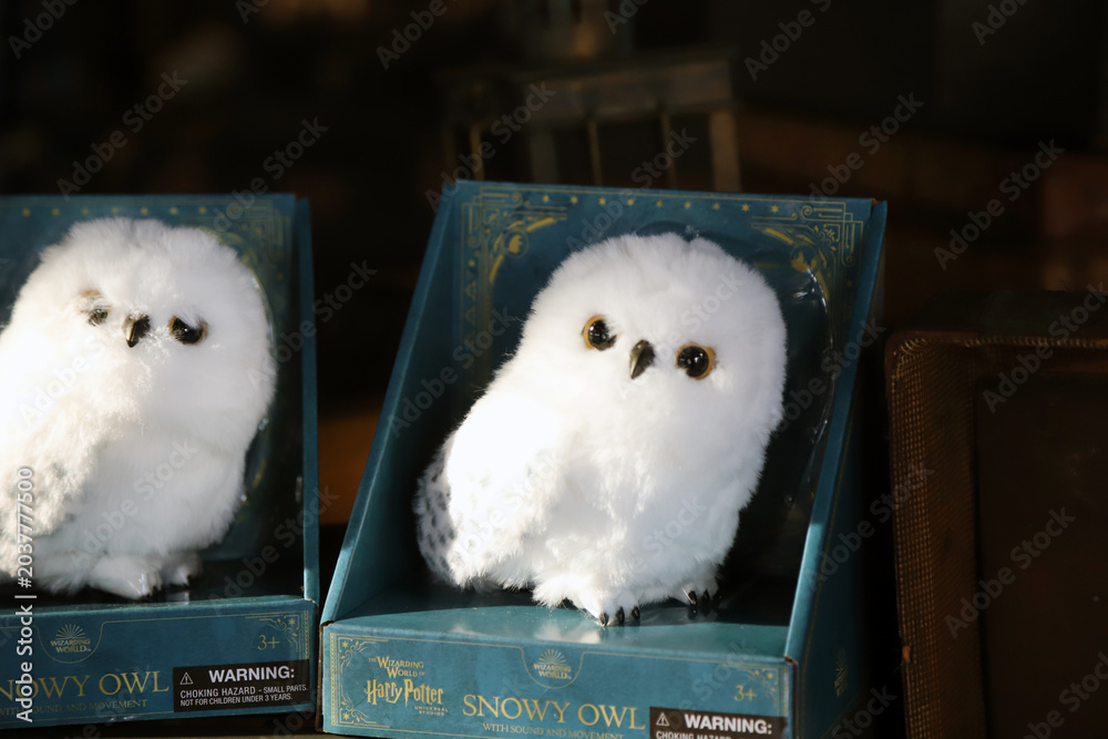 Naklejka premium Hedwig the owl toys from Harry Potter are on sale in a store
