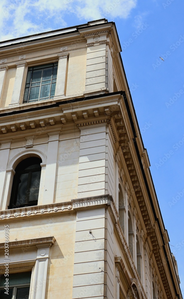 Obraz premium Elegant Historic European Building Against Blue Sky