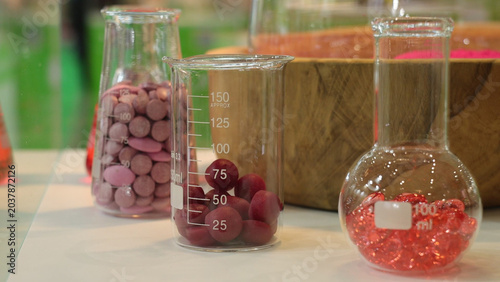 Schilderij op canvas Glass laboratory jar filled with nutraceutical gummies used for supplements, wellness products or formulation testing