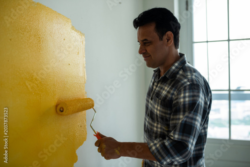 Canvas Print Man painting wall yellow photo