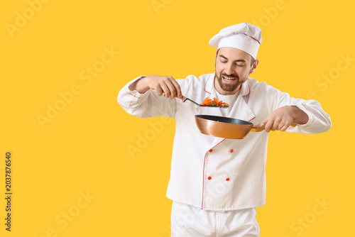 Handsome bearded chef fryin...
