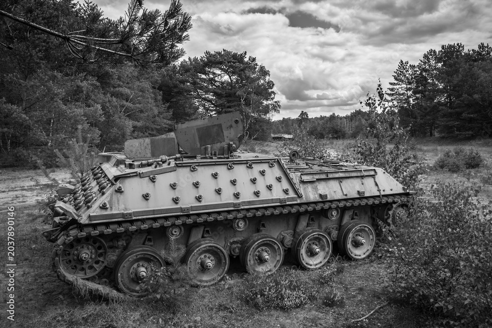 Obraz premium abandoned battle tank on a training range