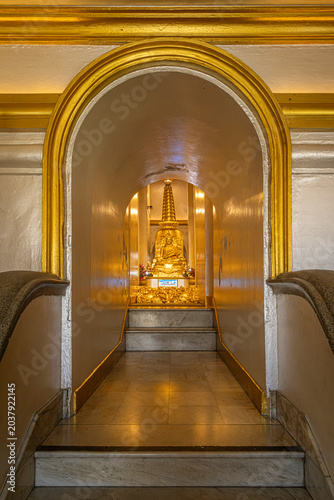 Canvas Print Golden Statue @ Bangkok, Thailand