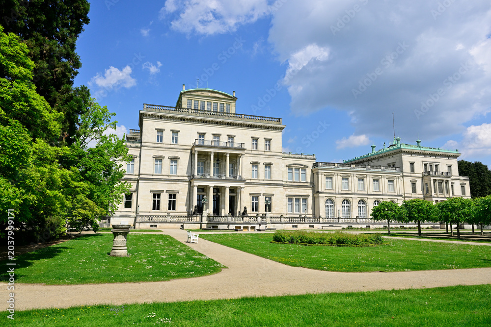 Fototapeta premium Villa Hügel