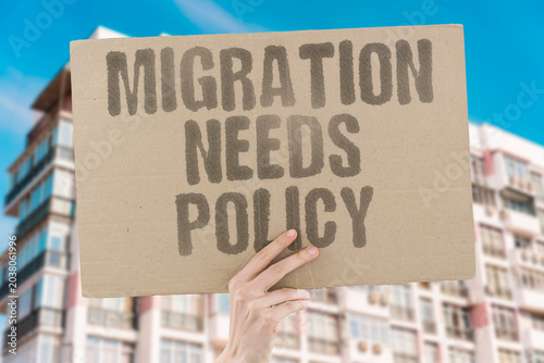 Fotografi "Migration Needs Policy" Effective governance requires coherent long-term migration strategies