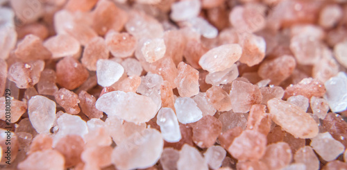 Foto tiny Himalayan salt crystals in full screen