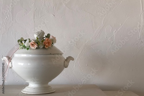 Foto Artificial flower crown for dog displayed on antique French soup tureen