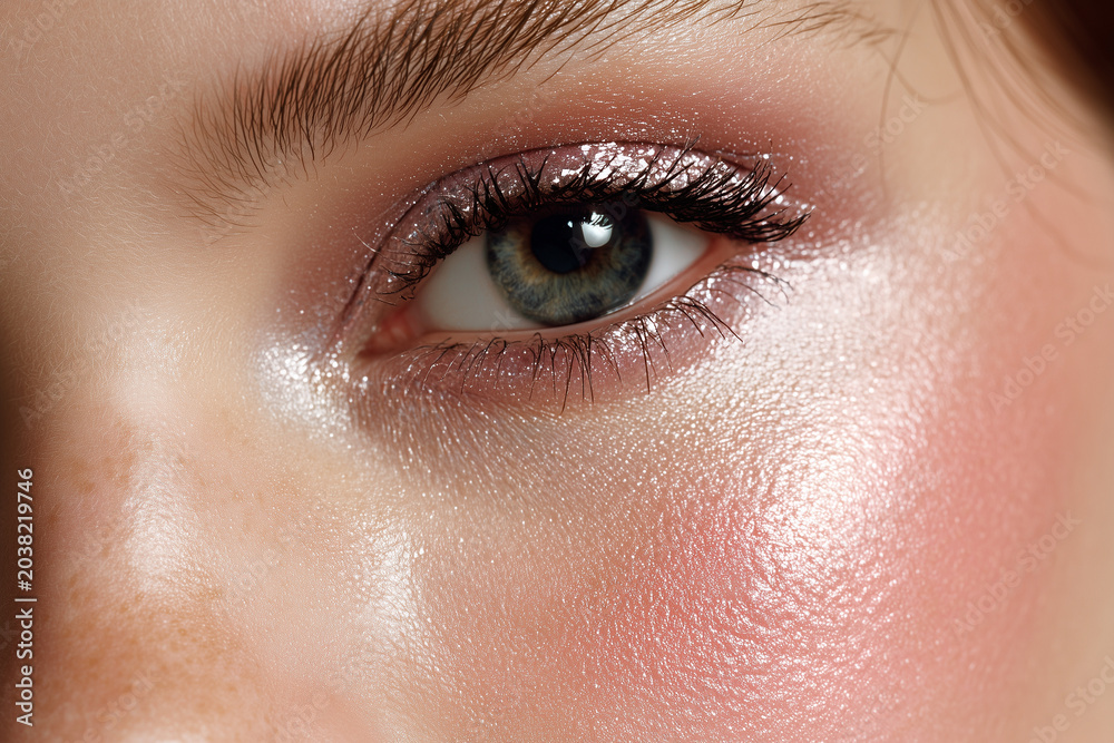 Fototapeta premium silver glitter eye