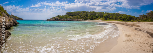 Canvastavla Panorama view on empty beach Cala S'Amarador in Mallorca, Balearic Islands, Spai
