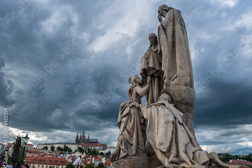 Foto Praga cruzar el puente más bonito del mundo para llegar a Mala Strana