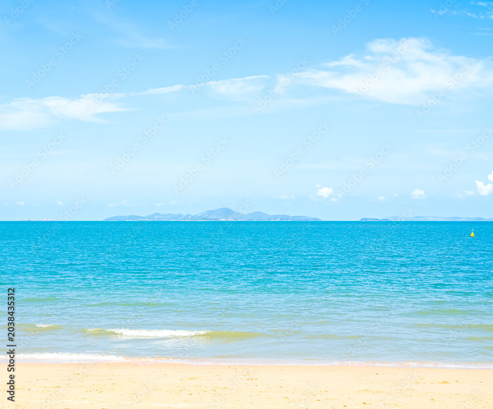 Fototapeta premium Sea blue summer backgorund, sand beach blue sky at coast island scene mockup water nature