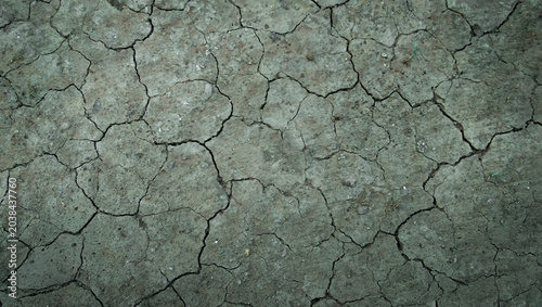 Tableau sur toile A dry and parched soil surface displaying deep, intricate crack patterns