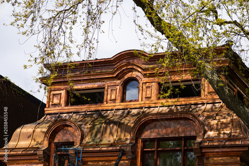 Φωτογραφία Low angle view of 19th Century Second Empire style mansard roof retrofitted with