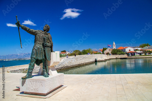 Foto Statue of Duke Branimir in Nin town