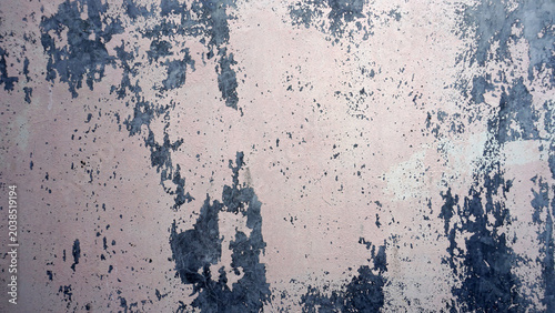 Tableau sur toile Weathered metal surface with peeling paint revealing dark blue beneath soft pink tones