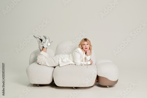 Bilde på lerret Elegant Woman in Fashion Pantsuit Celebrating Birthday Party with Champagne, Cak