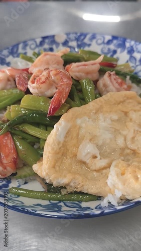 Stir fried prawns with omelet and green beans