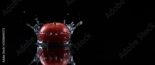 Close up of crisp apple spl...