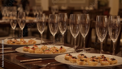 Festive dining tables showc...