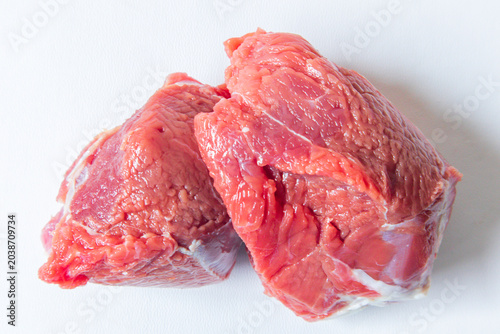 Schilderij op canvas Fresh raw beef meat isolated on white background