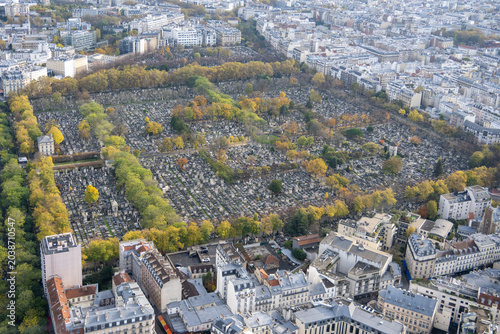 Fotografía Montparnasse Cemetery aerial view in Paris, France