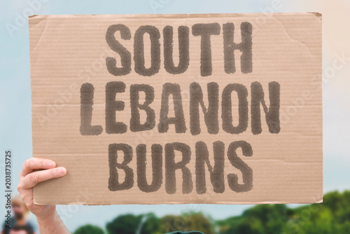 Foto "South Lebanon Burns" Recurring strikes devastate southern Lebanese communities