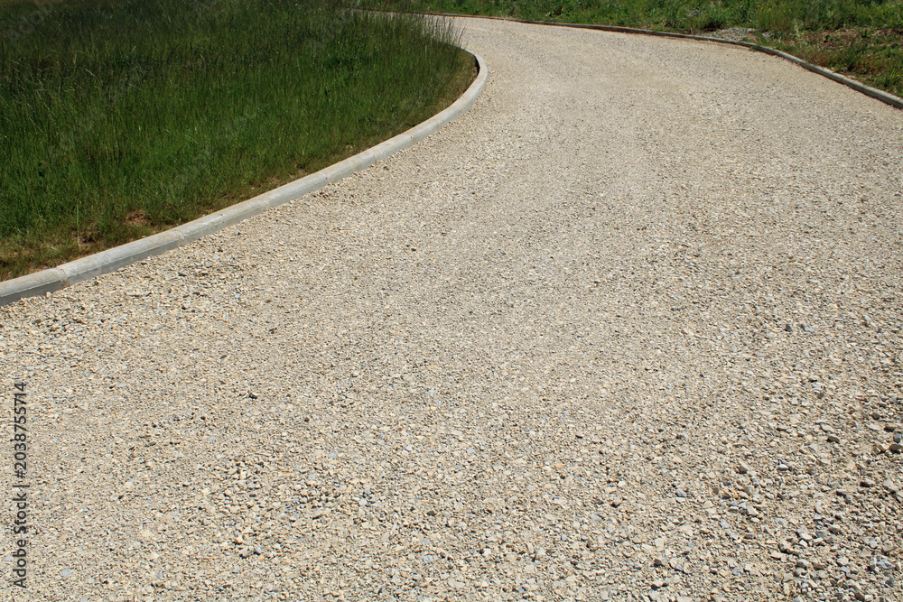 Fototapeta premium Aménagement création d'une allée avec bordures, route en calcaire blanc, design extérieur, aménagement paysager