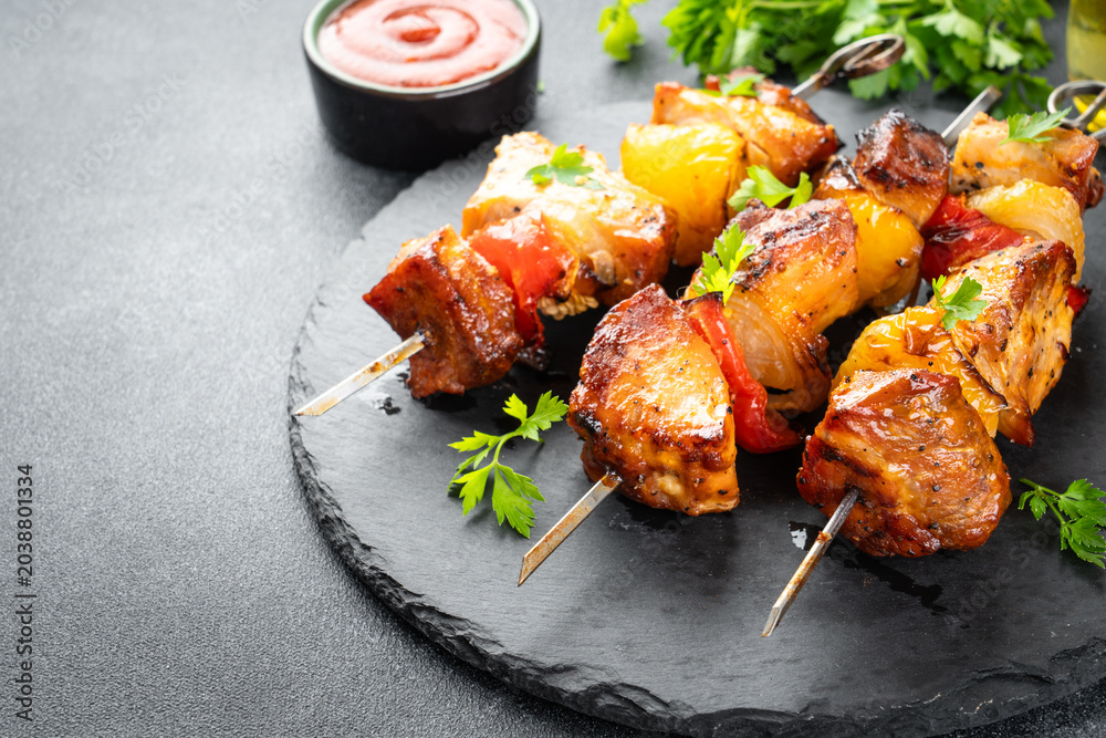 Ταπετσαρία Grilled shish kebab, Grilled meat skewers on black.