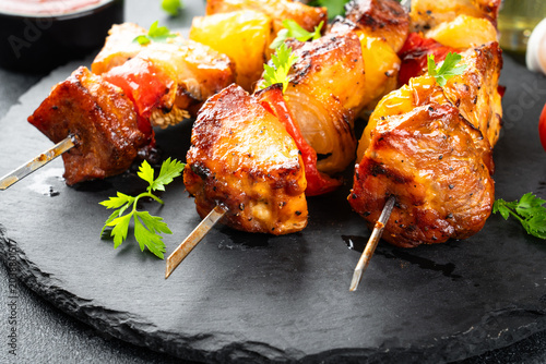Εκτύπωση καμβά Grilled shish kebab, Grilled meat skewers on black.