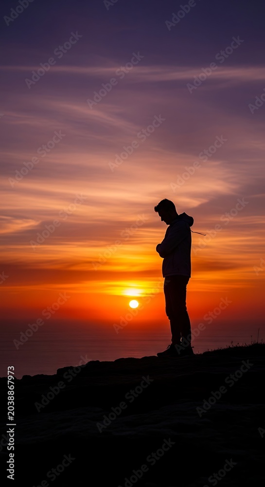 Fototapeta premium Silhouette of a person silhouetted against a sunset with bright sky