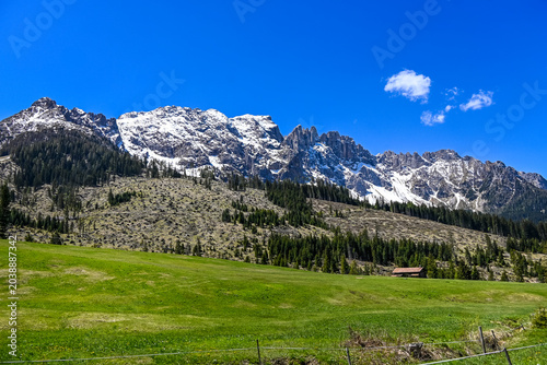Bild auf Leinwand Dolomiten, Latemargruppe, Latemar, Latemarspitze, Karersee, Lago di Carezza, Ber