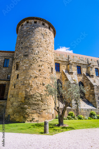 Photos Le Palais des Archevêques depuis le Jardin de l'Archevêché de Narbonne en France