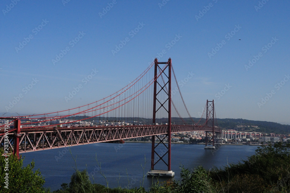 Fototapeta premium suspension bridge, ponte 25 de abril, lisbon