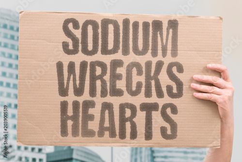 Foto "Sodium Wrecks Hearts" Excess salt quietly damages cardiovascular function
