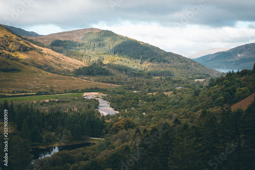 Fotografie Hiking through the dramatic mountain pass of Glen Coe, Scottish Highlands