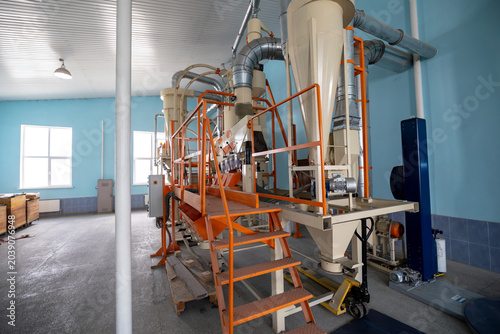 Fotografi An industrial aggregate unit for groats enrichment and grain purification design
