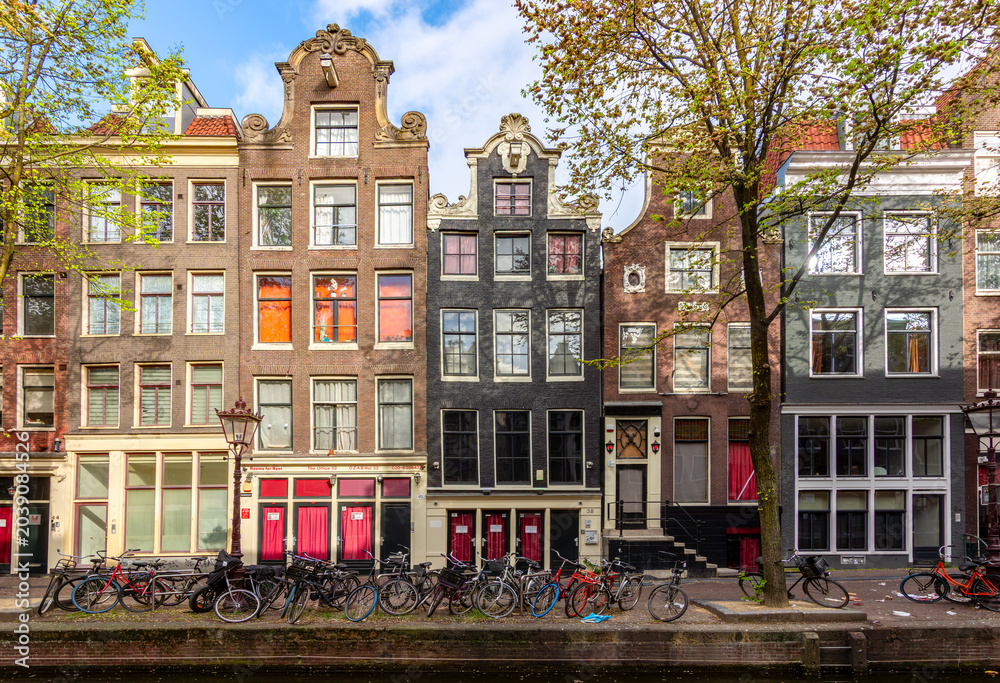 Obraz premium Traditional Dutch architecture in Red quarter of Amsterdam, Netherlands