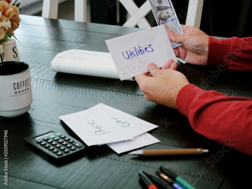 Foto Personal Finance Budgeting Cash Stuffing Envelopes Using Physical Currency to Li