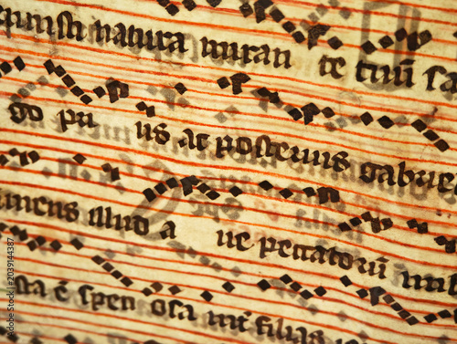Canvastavla Macro close-up of antique Gregorian chant manuscript on parchment with black neu
