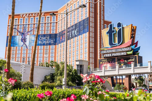 Canvas Print Treasure Island Hotel and Casino (also known as Treasure Island Las Vegas and T