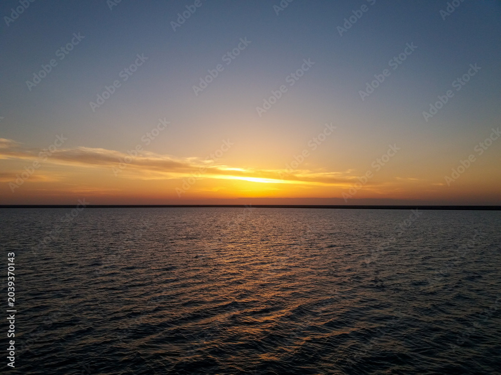 Obraz premium sunset over the sea