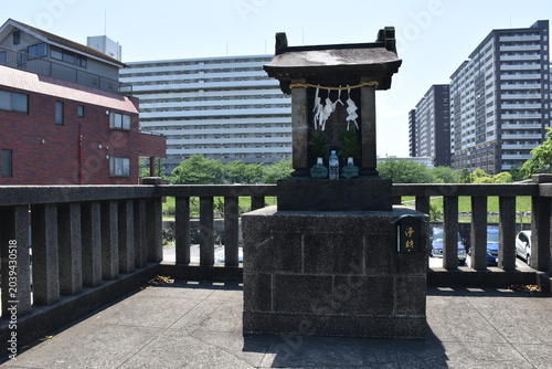 平井浅間神社の歴史ある石段と富士塚