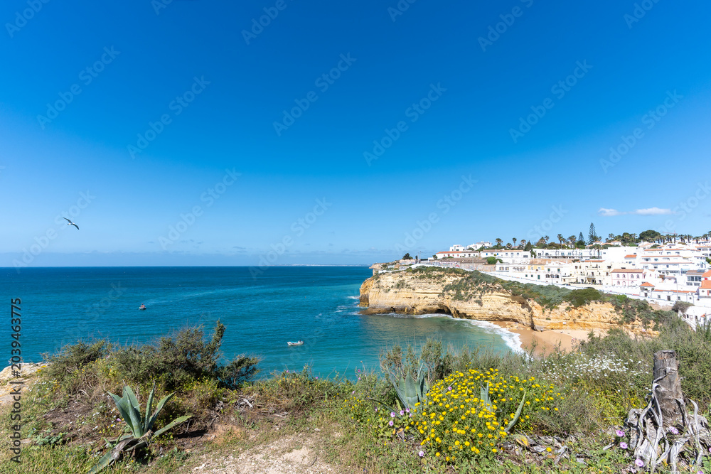 Fototapeta premium Küste an malerischem Ort an der Algarve.