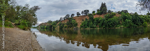 Fotografie Panorama of Fair Oaks Bridge and Bluffs on American River