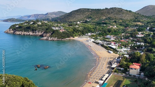 Foto La costa rocciosa e il mare di Gaeta, Lazio, Italia