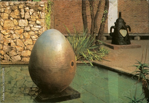 MIRO.L'OEUF ET LA GRANDE DÉESSE.1963.FONDATION MAEGH.06570 ST-PAUL.FRANCE.