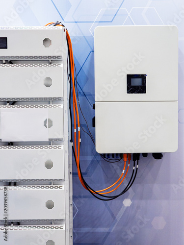 Foto Modern Hybrid Solar Inverter and Battery Energy Storage System for Renewable Ene